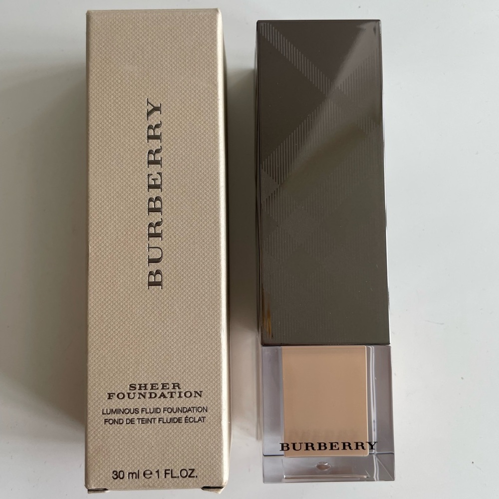 Burberry Luminous Fluid Foundation - shade Trench no. 04